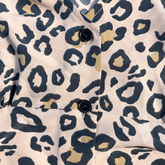 SANCTUARY Leopard PRINT PEPLUM BUTTON-DOWN TOP Medium - Picture 6 of 11